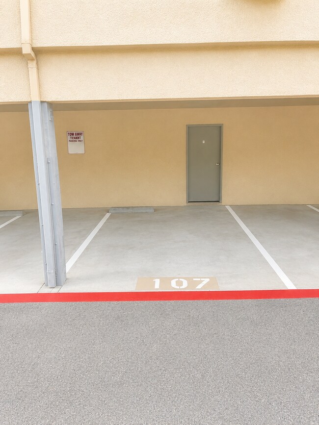 Building Photo - 1 bedroom condo in gated community near SDSU!