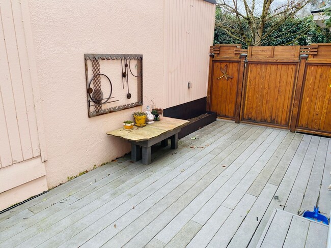Building Photo - Amazing Irvington Charm - 3 bedroom Duplex...