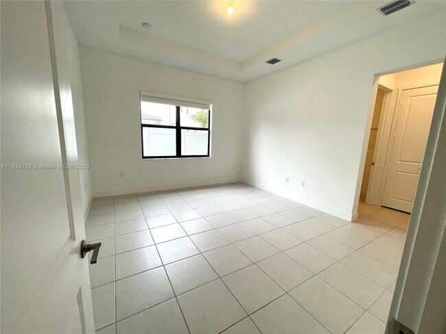 Building Photo - 4506 SW 174th Ave
