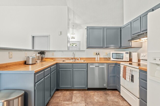 Building Photo - 8209 Parsley Ln