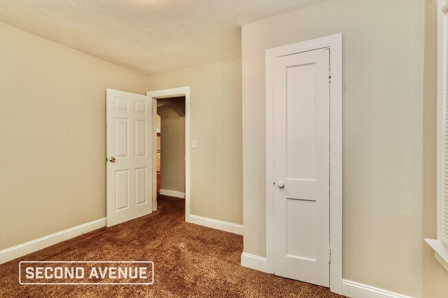 Building Photo - 3746 Kahlert Ave