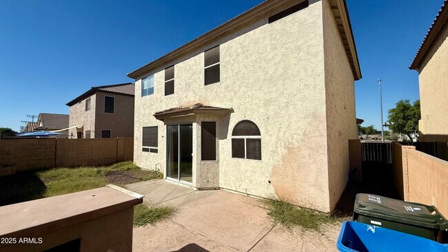 Building Photo - 1103 E Grove St