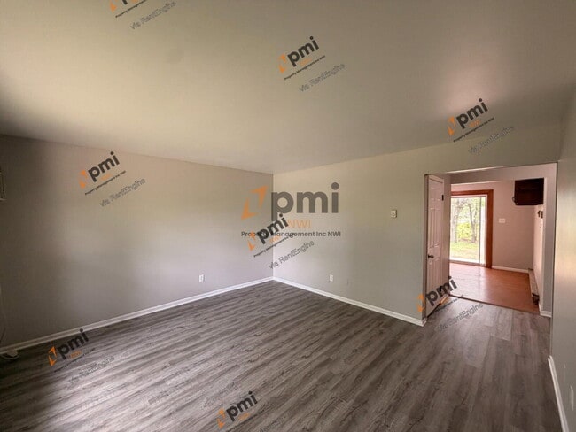 Building Photo - 5372 Plaza Ave