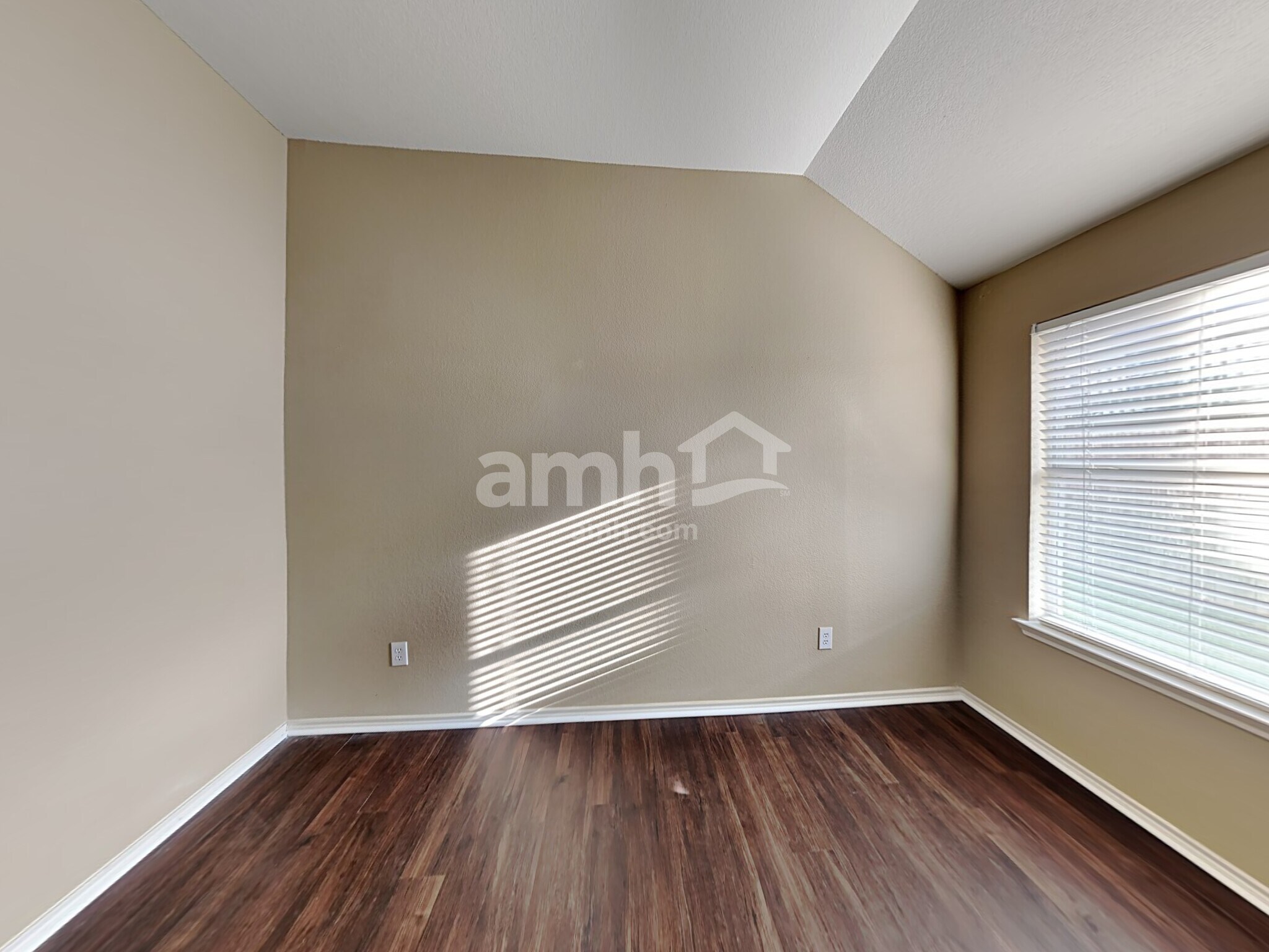 Building Photo - 18550 Sunrise Pines Dr