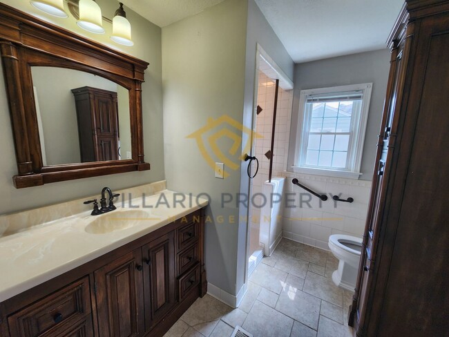 Building Photo - AVAILABLE NOW! Updated, Anderson 2 Bedroom...