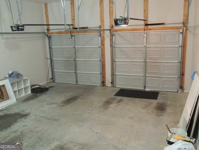 Building Photo - 450 MacLand Dr