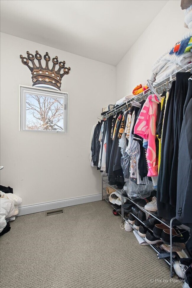 Building Photo - 364 S Main St