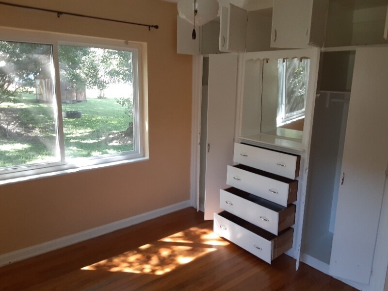 Building Photo - 322 W Newell St