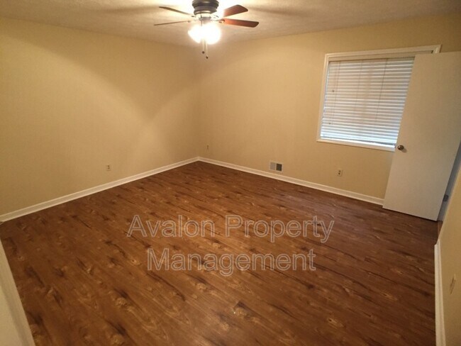 Building Photo - 5040 Woodland Dr NW