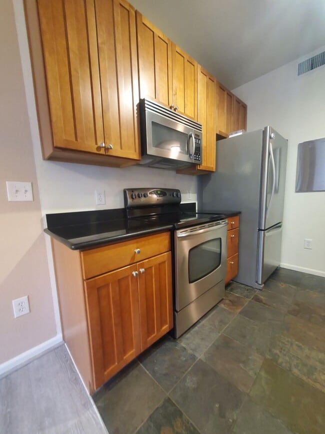 Building Photo - Spacious 2B/2B Main Level Condo With Garage NOW AVAILABLE