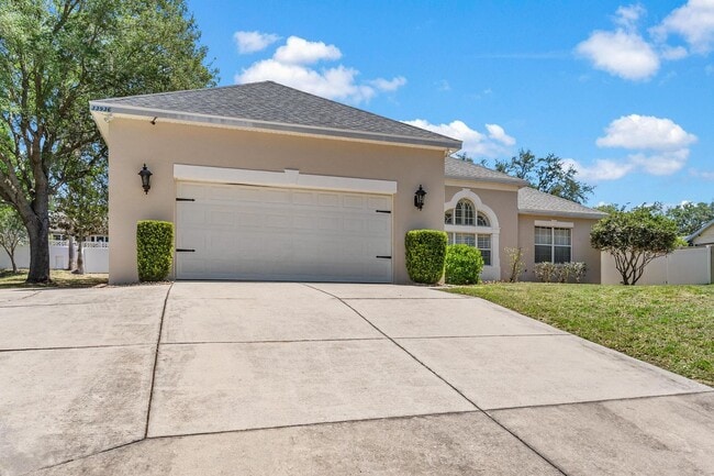 Building Photo - 3/2 w/ home office and 2 car garage