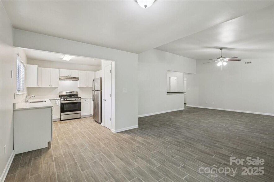 Building Photo - 7030 Huntsmaster Dr