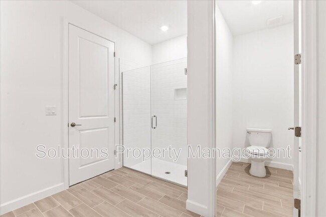 Building Photo - 2037 Fuchsia Pl NW