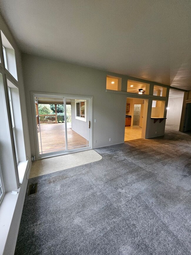 Building Photo - Spacious 4-Bed, 2-Bath Home on 5+ Acres