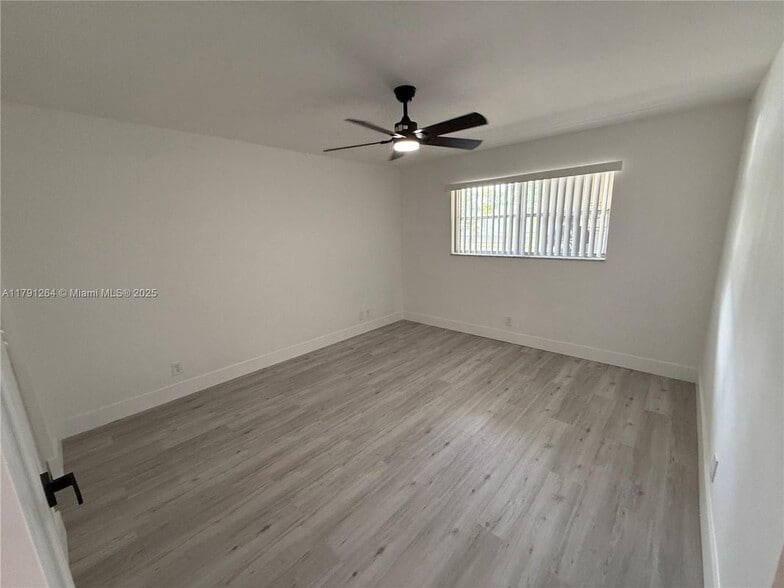 Building Photo - 7910 N Colony Cir