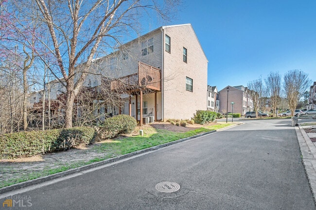 Building Photo - 600 Coligny Ct