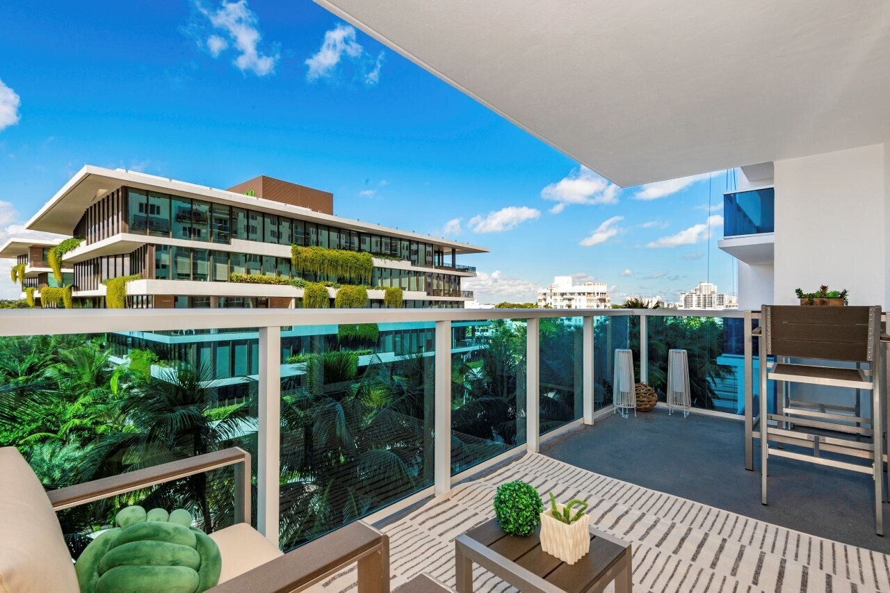 Building Photo - 2301 Collins Ave