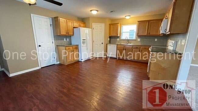 Building Photo - Gorgeous 3 bedroom / 2.5 bathroom in Grain...