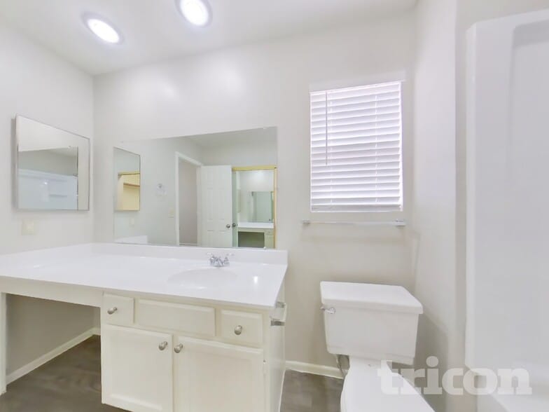 Building Photo - 9607 N 88th Dr