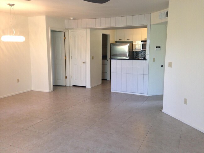 Building Photo - 5751 N Kolb Rd