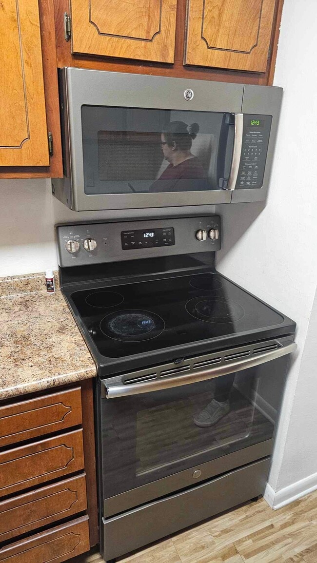 Building Photo - 513 Woodrow St NE