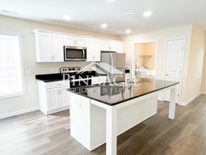 Building Photo - 2325 Tazewell Ave