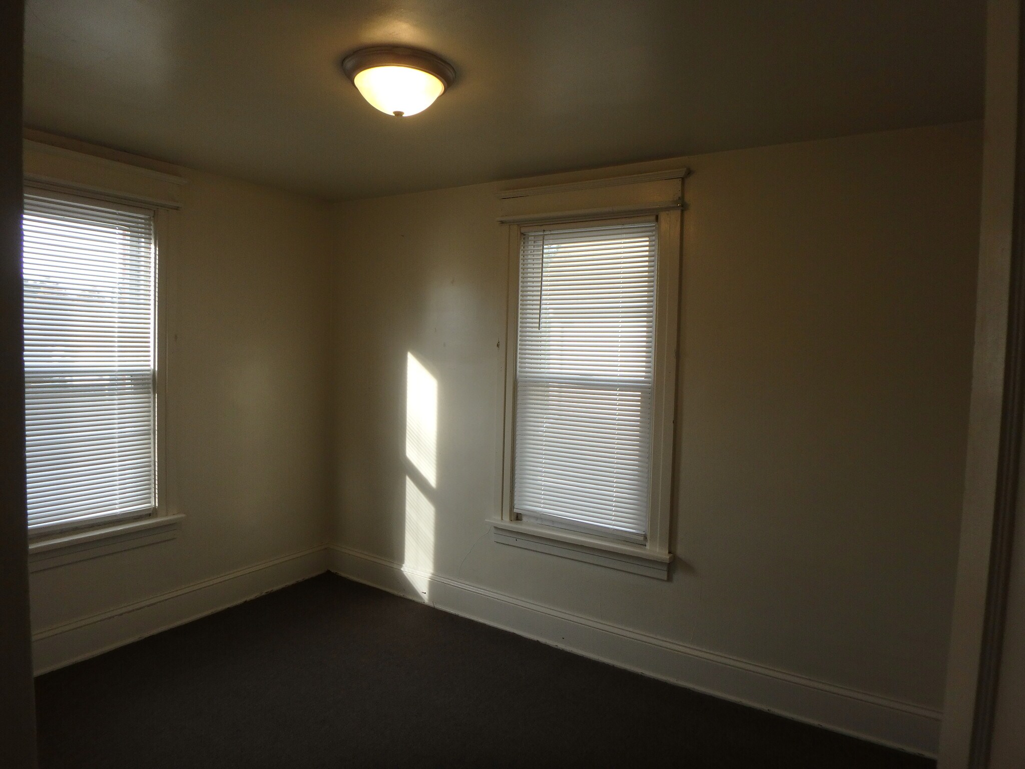 Building Photo - 117 N Montour St