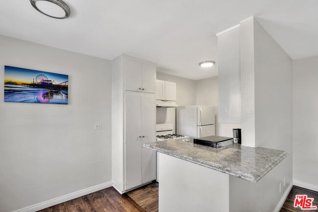 Building Photo - 932 Wilcox Ave