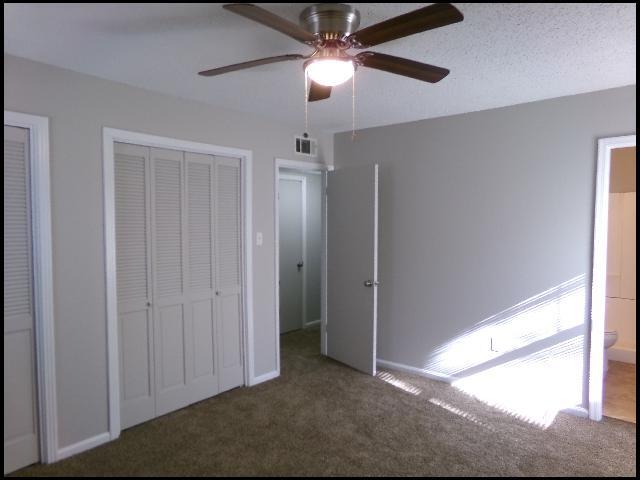 Building Photo - 8 Brookway Ln