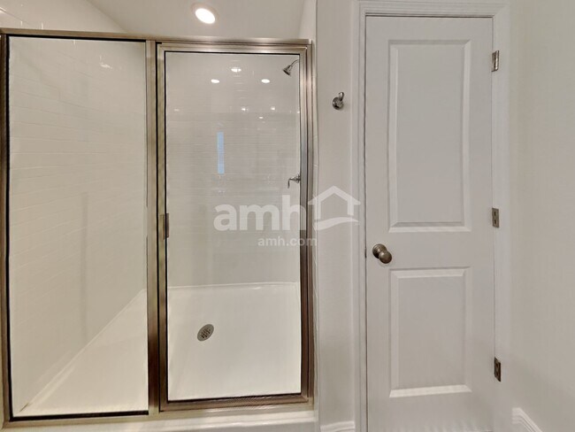 Building Photo - 27349 St Andrews Ave