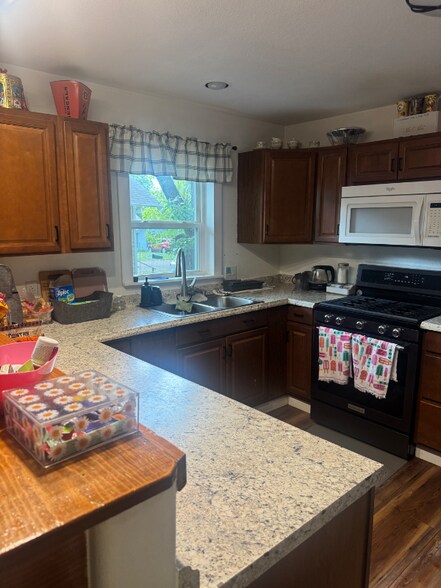 Building Photo - 1618 Sycamore St