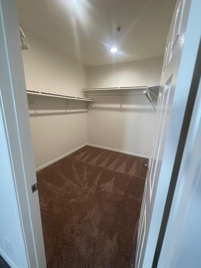 Building Photo - 74082 Daisy Ln