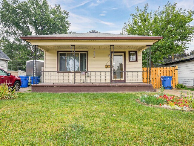 Building Photo - AVAILABLE NOW! SECTION 8 APPROVED! Charming 3-Bedroom Home in Warren!