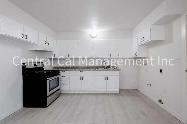 Building Photo - 1313 E Planz Rd