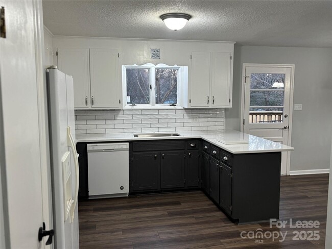 Building Photo - 609 Catawba Cir N