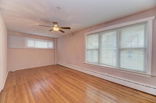 Building Photo - 6833 S Cregier Ave