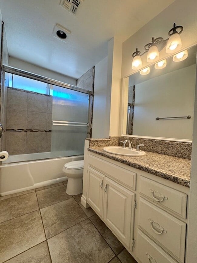 Building Photo - Charming 3 Bedroom in Thousand Oaks