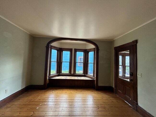 Building Photo - 14 Crombie St