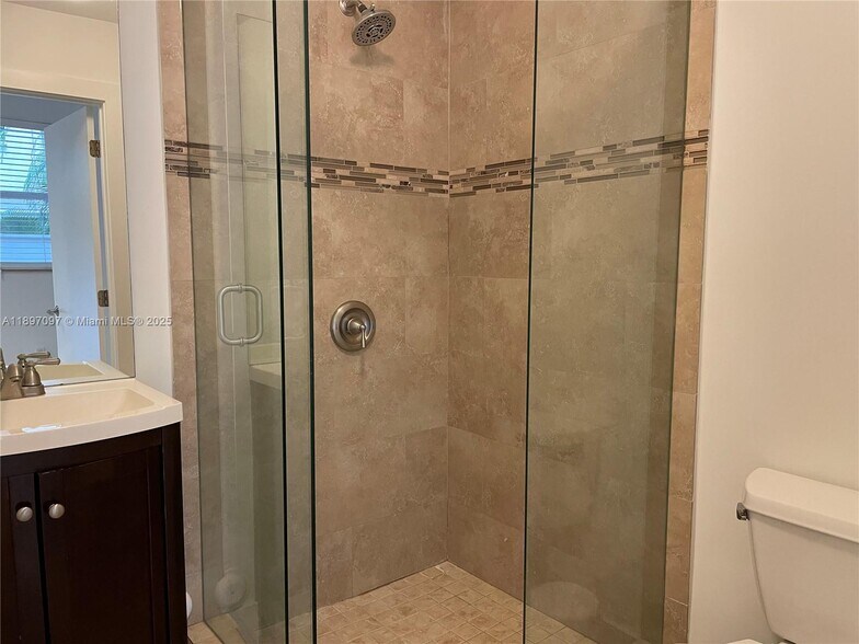 Building Photo - 2845 Coconut Ave