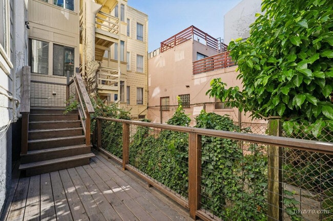 Building Photo - 919 Vallejo St