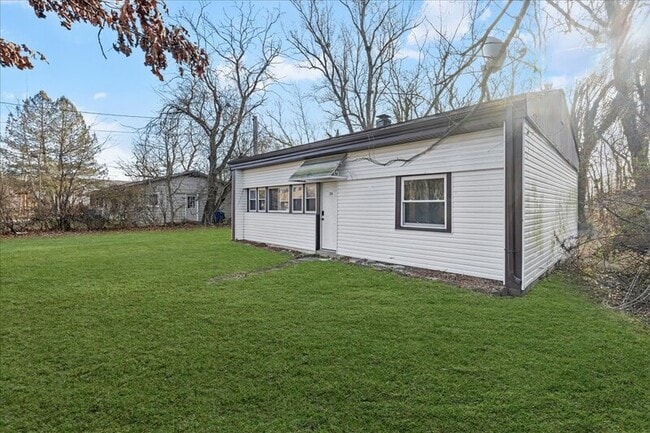 Building Photo - 28 Crescent Dr