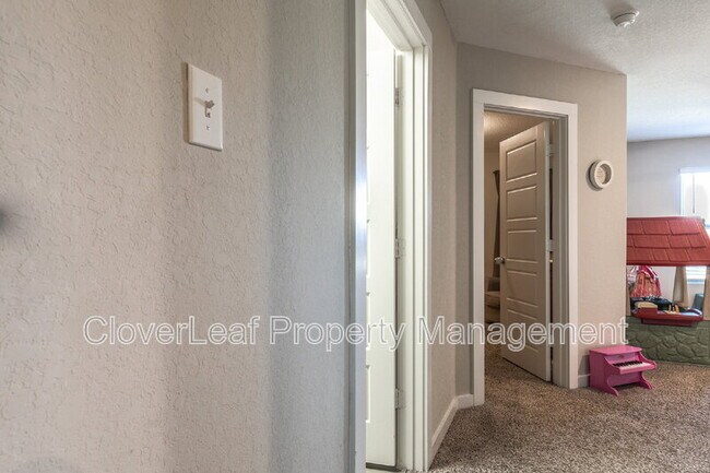 Building Photo - 804 Shrike Ln