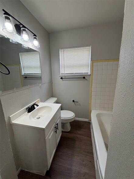 Building Photo - 3521 Grassmere St