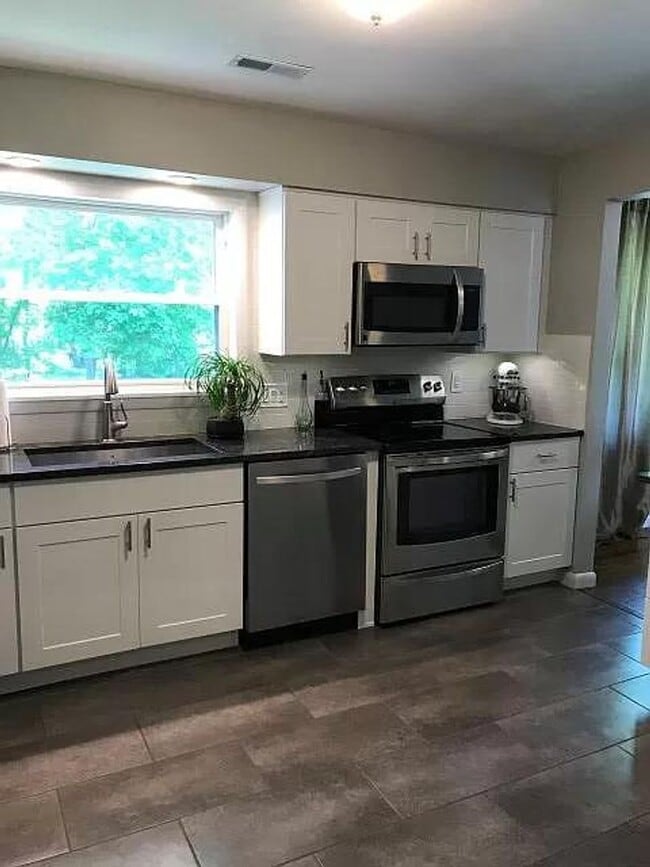 Building Photo - Charming 3-Bedroom Westlake Retreat with Prime Location and Serene Backyard Oasis