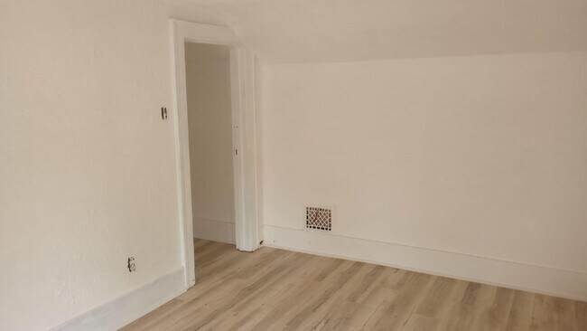 Building Photo - 1802 E 3rd St