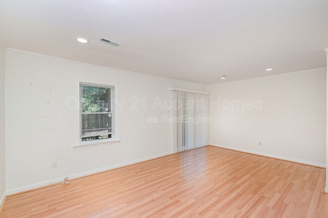Building Photo - 3009 20th Ct S