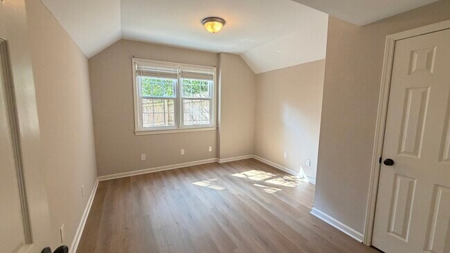 Building Photo - 10575 Aviary Dr