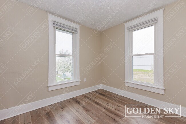 Building Photo - 219 E Willard St