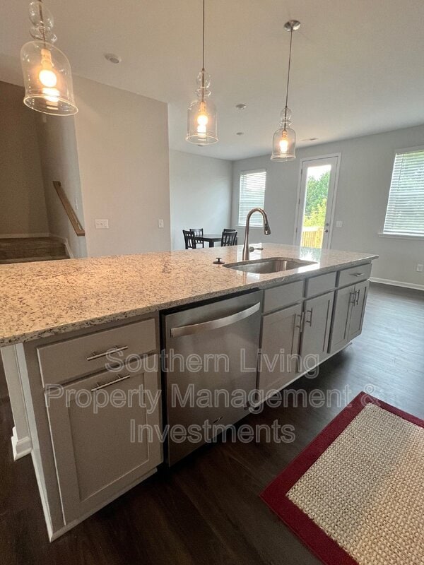 Building Photo - 6985 Waterstone Dr