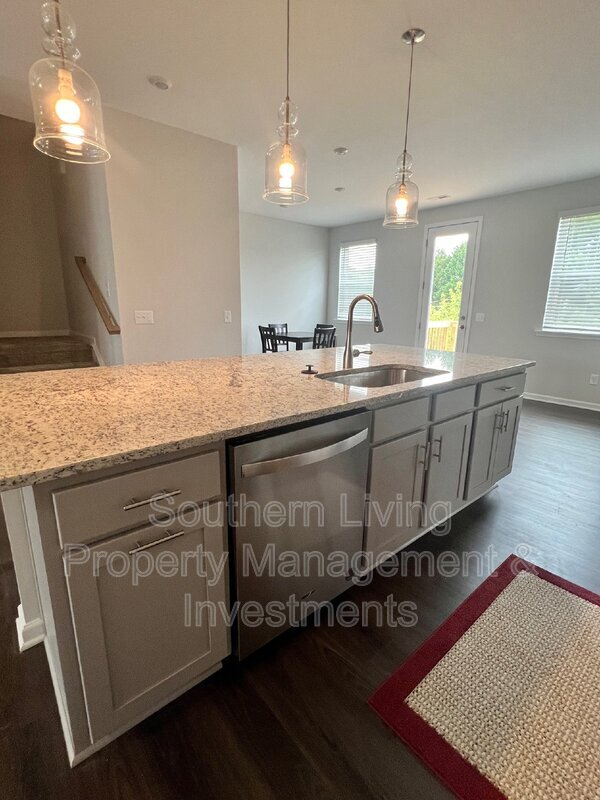 Building Photo - 6985 Waterstone Dr